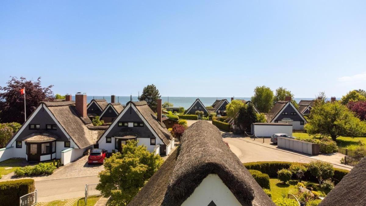 Am-Hohen-Ufer-Reetdach-Haus-Ocean-Breeze-136 Villa Grossenbrode Exterior photo