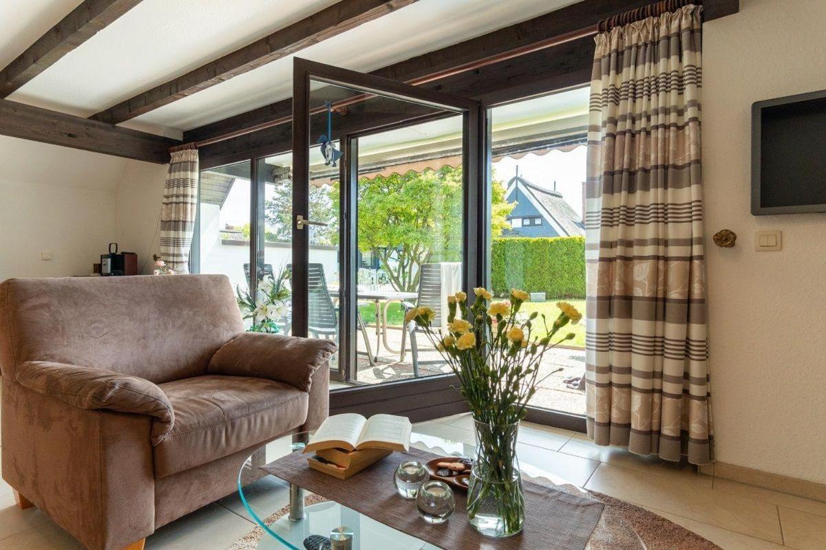 Am-Hohen-Ufer-Reetdach-Haus-Ocean-Breeze-136 Villa Grossenbrode Exterior photo